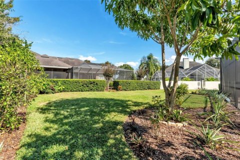 House in Winter Haven, Florida 4 bedrooms, 275.08 sq.m. № 2201205 - photo 8