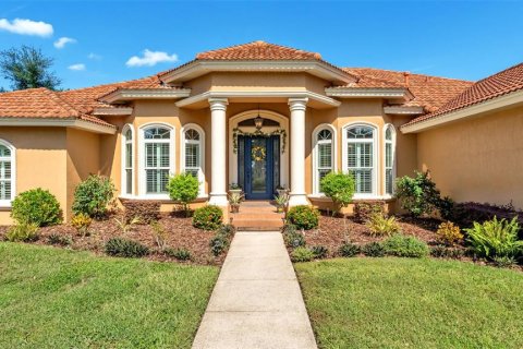 House in Winter Haven, Florida 4 bedrooms, 275.08 sq.m. № 2201205 - photo 3
