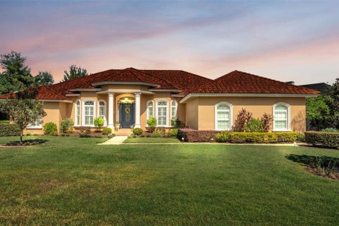 House in Winter Haven, Florida 4 bedrooms, 275.08 sq.m. № 2201205