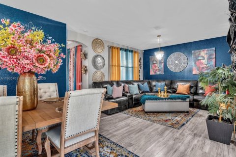 House in Homestead, Florida 4 bedrooms, 179.12 sq.m. № 1993874 - photo 4