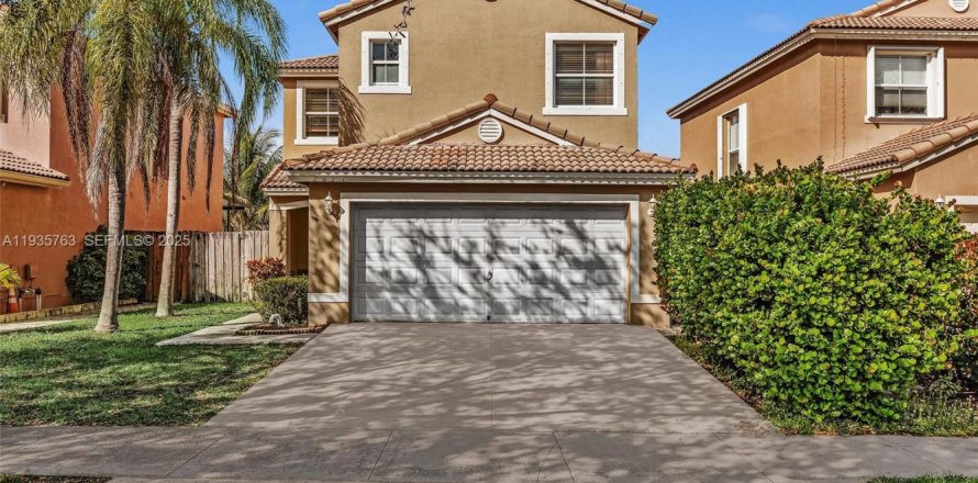 House in Homestead, Florida 4 bedrooms, 179.12 sq.m. № 1993874