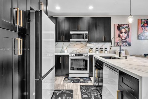 House in Homestead, Florida 4 bedrooms, 179.12 sq.m. № 1993874 - photo 7