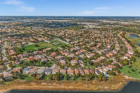House in Homestead, Florida 4 bedrooms, 179.12 sq.m. № 1993874 - photo 25