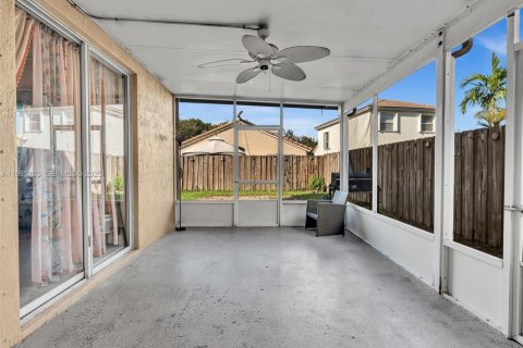 House in Homestead, Florida 4 bedrooms, 179.12 sq.m. № 1993874 - photo 24