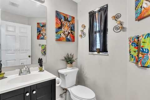 House in Homestead, Florida 4 bedrooms, 179.12 sq.m. № 1993874 - photo 11