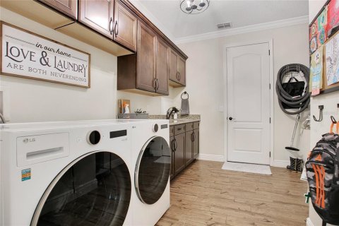 Casa en venta en Orlando, Florida, 5 dormitorios, 315.31 m2 № 1910622 - foto 29