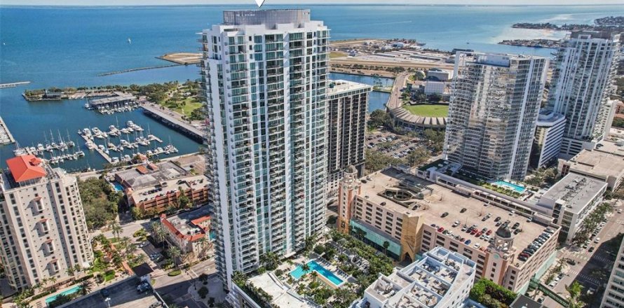 Condominio en Saint Petersburg, Florida, 2 dormitorios  № 2418526
