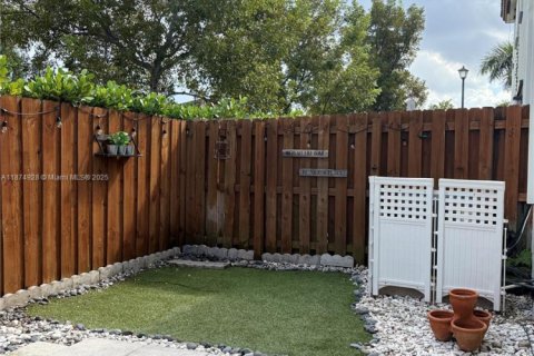 Touwnhouse à vendre à Hialeah, Floride: 3 chambres, 150.59 m2 № 1927806 - photo 23