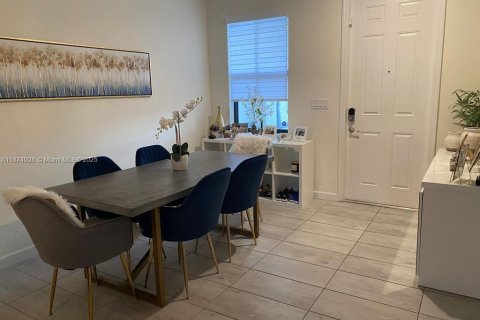 Adosado en venta en Hialeah, Florida, 3 dormitorios, 150.59 m2 № 1927806 - foto 9