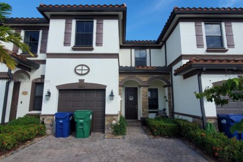 Adosado en venta en Hialeah, Florida, 3 dormitorios, 150.59 m2 № 1927806 - foto 1