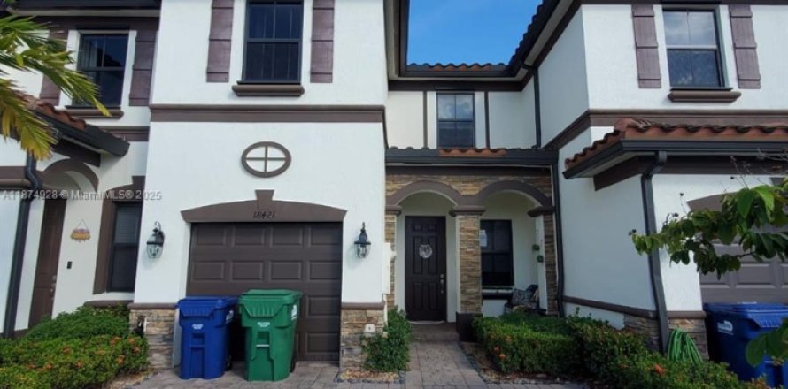 Adosado en Hialeah, Florida 3 dormitorios, 150.59 m2 № 1927806
