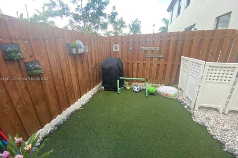 Touwnhouse à vendre à Hialeah, Floride: 3 chambres, 150.59 m2 № 1927806 - photo 24