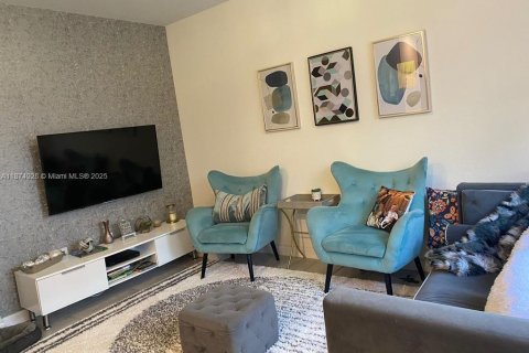 Adosado en venta en Hialeah, Florida, 3 dormitorios, 150.59 m2 № 1927806 - foto 5