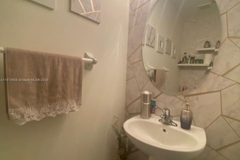 Adosado en venta en Hialeah, Florida, 3 dormitorios, 150.59 m2 № 1927806 - foto 6