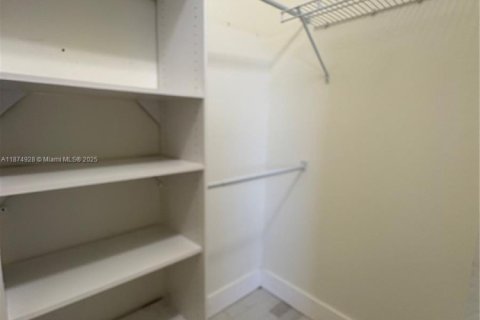 Touwnhouse à vendre à Hialeah, Floride: 3 chambres, 150.59 m2 № 1927806 - photo 19