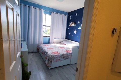 Adosado en venta en Hialeah, Florida, 3 dormitorios, 150.59 m2 № 1927806 - foto 13