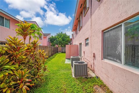 Condo in Doral, Florida, 2 bedrooms  № 2040576 - photo 20