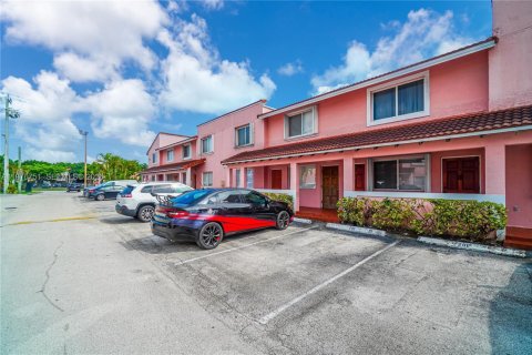 Condo in Doral, Florida, 2 bedrooms  № 2040576 - photo 2