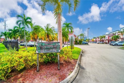 Condo in Doral, Florida, 2 bedrooms  № 2040576 - photo 22