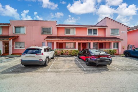Condo in Doral, Florida, 2 bedrooms  № 2040576