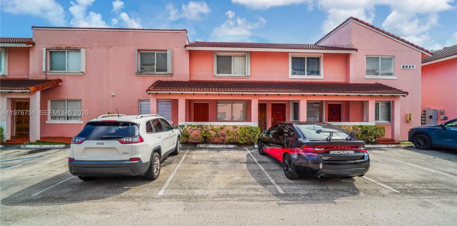 Condo in Doral, Florida, 2 bedrooms  № 2040576