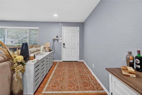 House in Seminole, Florida 3 bedrooms, 121.24 sq.m. № 2287290 - photo 16