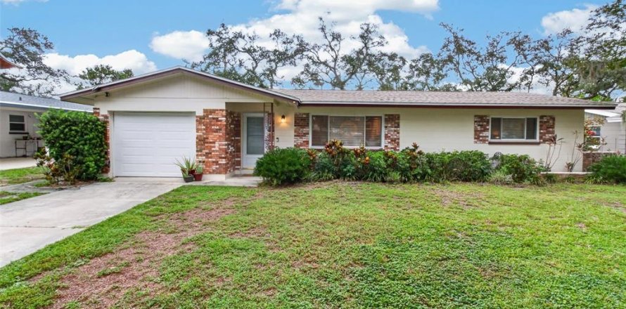House in Seminole, Florida 3 bedrooms, 121.24 sq.m. № 2287290