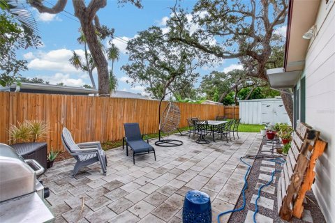 House in Seminole, Florida 3 bedrooms, 121.24 sq.m. № 2287290 - photo 30