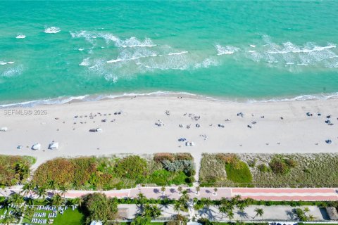 Condo in Miami Beach, Florida, 2 bedrooms  № 2040564 - photo 5