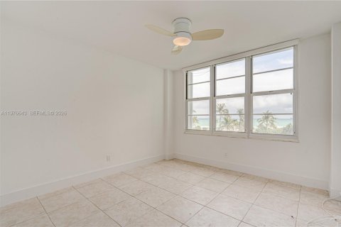 Condo in Miami Beach, Florida, 2 bedrooms  № 2040564 - photo 26