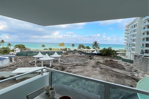 Condo in Miami Beach, Florida, 2 bedrooms  № 2040564 - photo 10