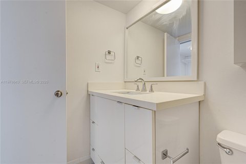Condo in Miami Beach, Florida, 2 bedrooms  № 2040564 - photo 20