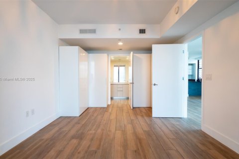 Condo in Miami, Florida, 3 bedrooms № 1972396 - photo 14