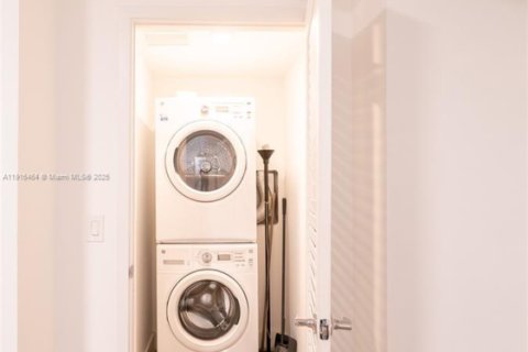 Condo in Miami, Florida, 3 bedrooms № 1972396 - photo 20