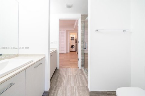 Condo in Miami, Florida, 3 bedrooms № 1972396 - photo 18