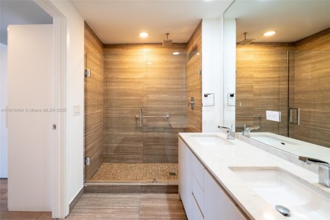 Condo in Miami, Florida, 3 bedrooms № 1972396 - photo 15