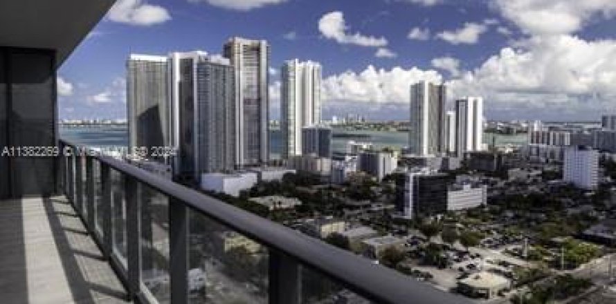 Condominio en Miami, Florida, 2 dormitorios  № 2033118