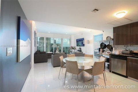 Condo in Miami, Florida, 3 bedrooms № 1935461 - photo 1