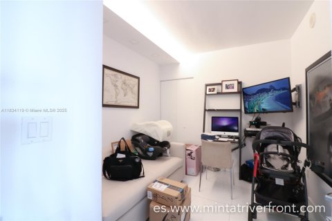 Condo in Miami, Florida, 3 bedrooms № 1935461 - photo 9