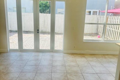 House in West Palm Beach, Florida 3 bedrooms, 155.52 sq.m. № 2290378 - photo 11