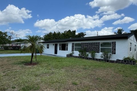 Casa en venta en Fort Lauderdale, Florida, 3 dormitorios, 138.05 m2 № 1989860 - foto 2