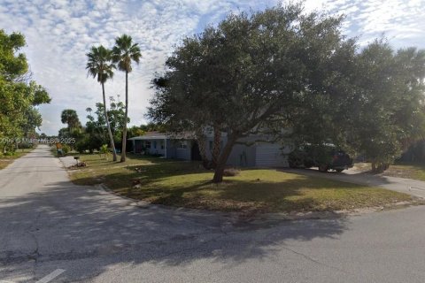 Commercial property in Indialantic, Florida 332.5 sq.m. № 1981436 - photo 2