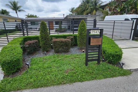 Villa ou maison à vendre à Fort Lauderdale, Floride: 3 chambres, 134.71 m2 № 2025588 - photo 1