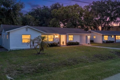House in Winter Park, Florida 4 bedrooms, 181.62 sq.m. № 2149479 - photo 4