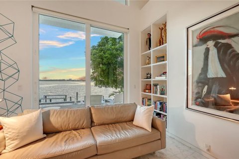 House in Sarasota, Florida 3 bedrooms, 384.99 sq.m. № 1866289 - photo 23