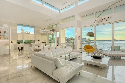 House in Sarasota, Florida 3 bedrooms, 384.99 sq.m. № 1866289 - photo 7