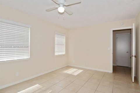 Villa ou maison à louer à West Palm Beach, Floride: 3 chambres, 142.05 m2 № 2389998 - photo 8