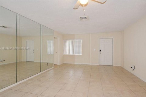 Villa ou maison à louer à West Palm Beach, Floride: 3 chambres, 142.05 m2 № 2389998 - photo 6