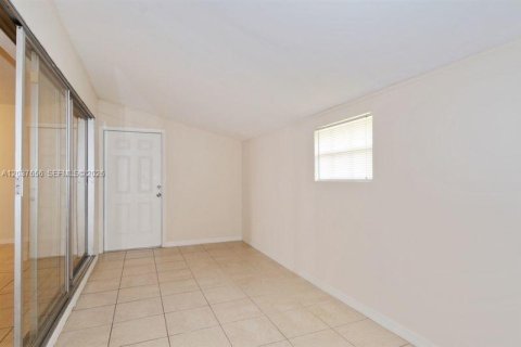 Villa ou maison à louer à West Palm Beach, Floride: 3 chambres, 142.05 m2 № 2389998 - photo 7