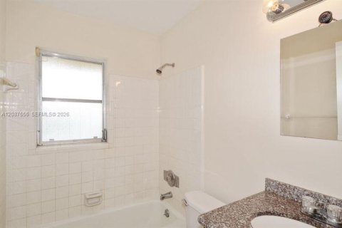 Villa ou maison à louer à West Palm Beach, Floride: 3 chambres, 142.05 m2 № 2389998 - photo 15